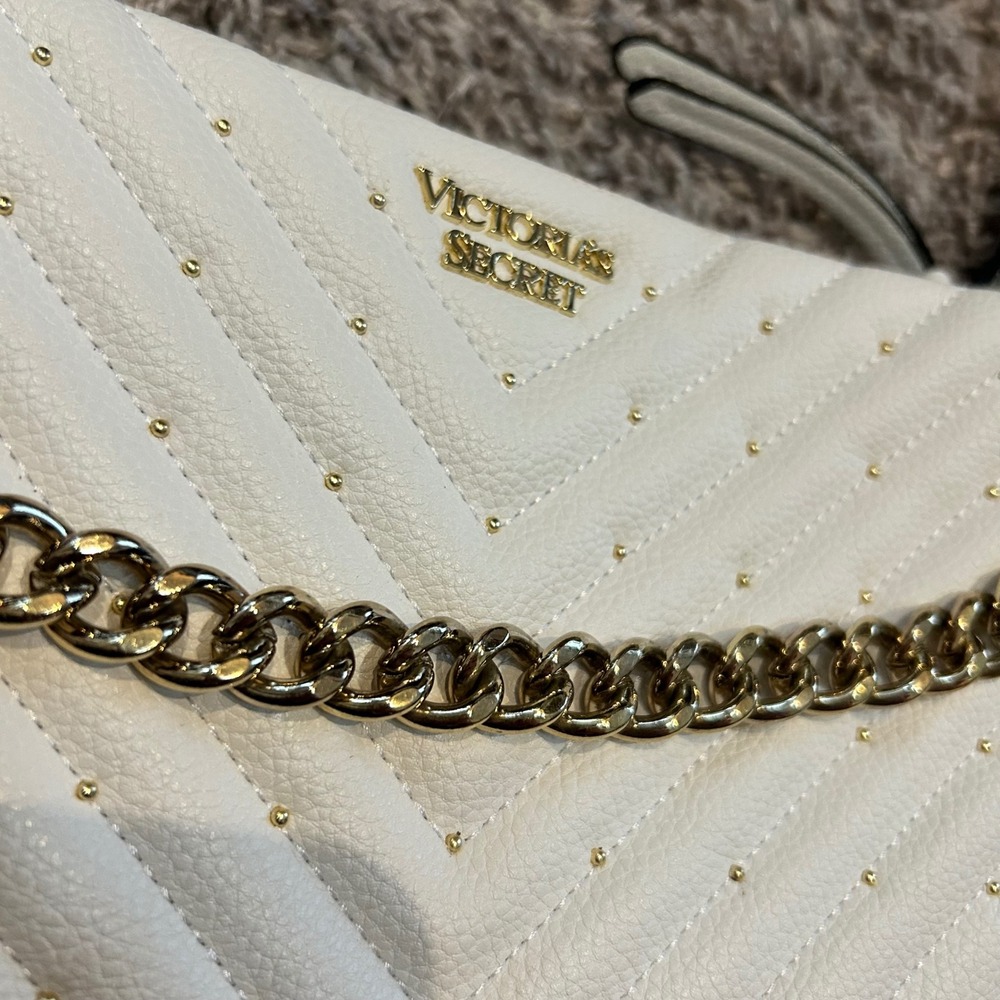 Victoria's Secret White Quilted Crossbody with Gold Chain - Picture 2 of 8